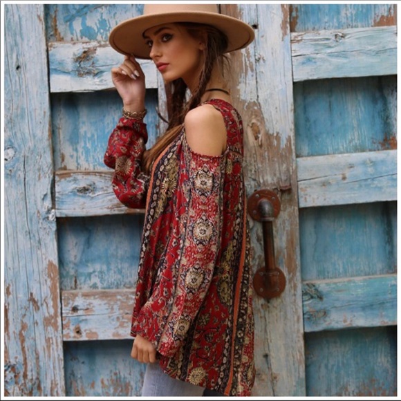 Sale. OPEN SHOULDER BOHO BEAUTY - Picture 4 of 8